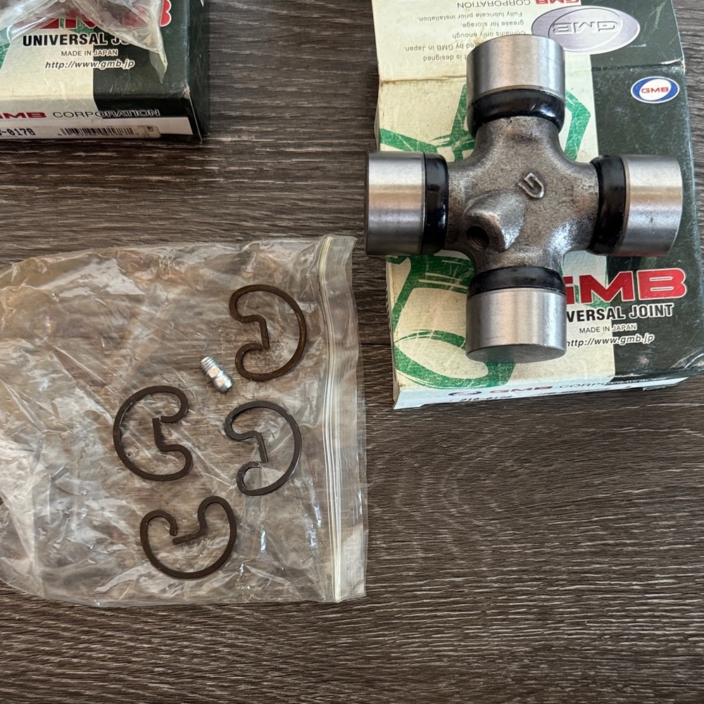GMB Universal Joint with Clips - 210-0178